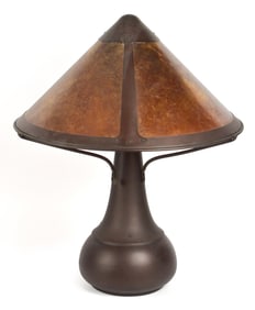 MICA LAMP CO. ARTS CRAFTS TABLE LAMP.