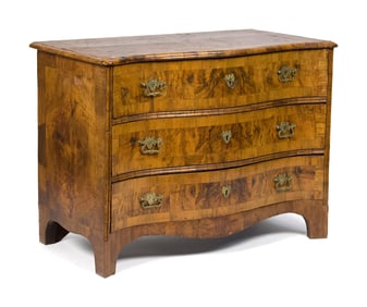 18TH C. GERMAN SERPENTINE FRONT CHEST.