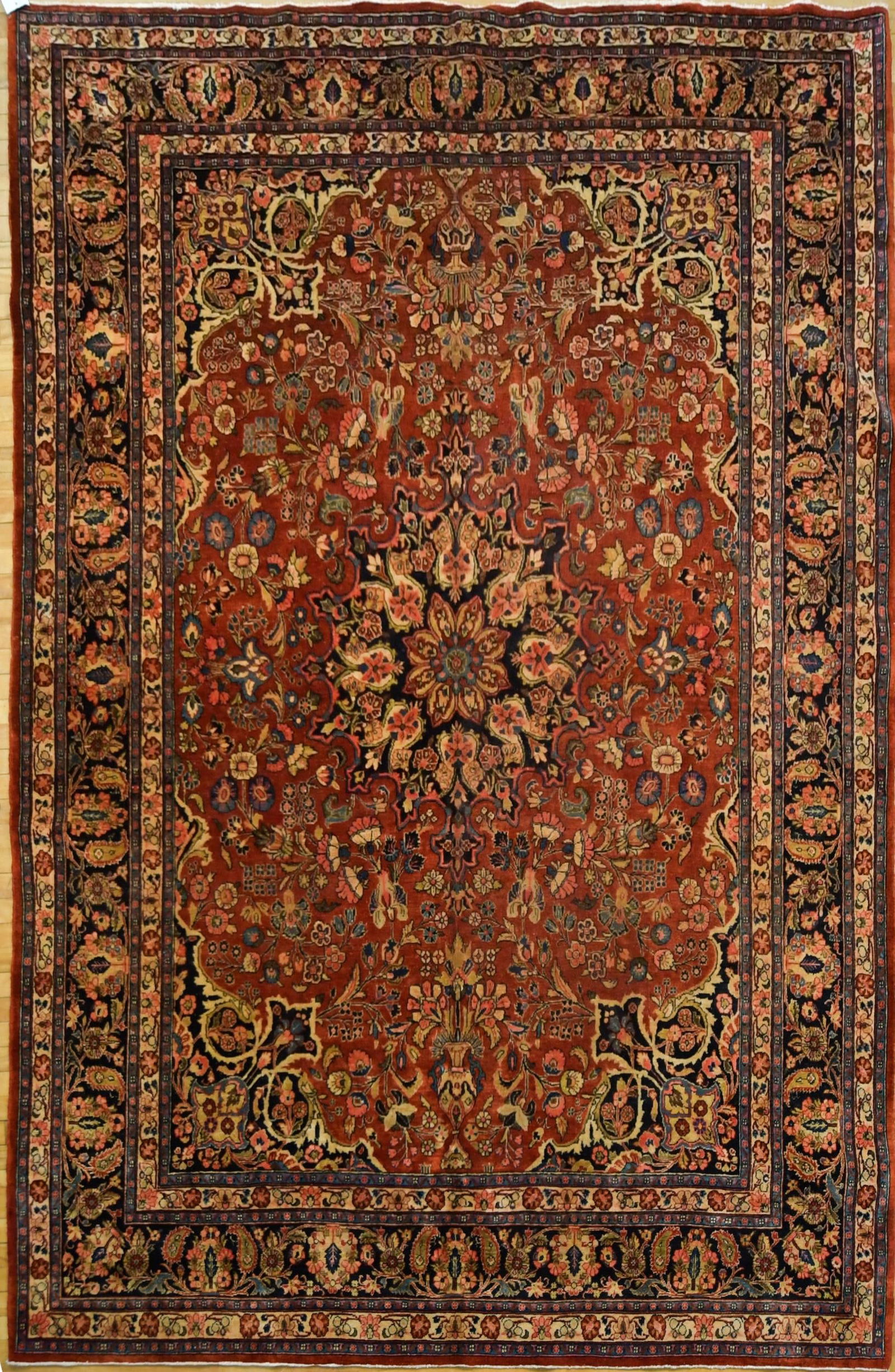 A VINTAGE ORIENTAL ROOM SIZE RUG. (1 of 6)