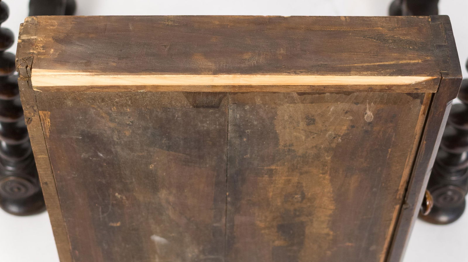 19TH C. ITALIAN WALNUT LIBRARY TABLE WITH DRAWER. - 8