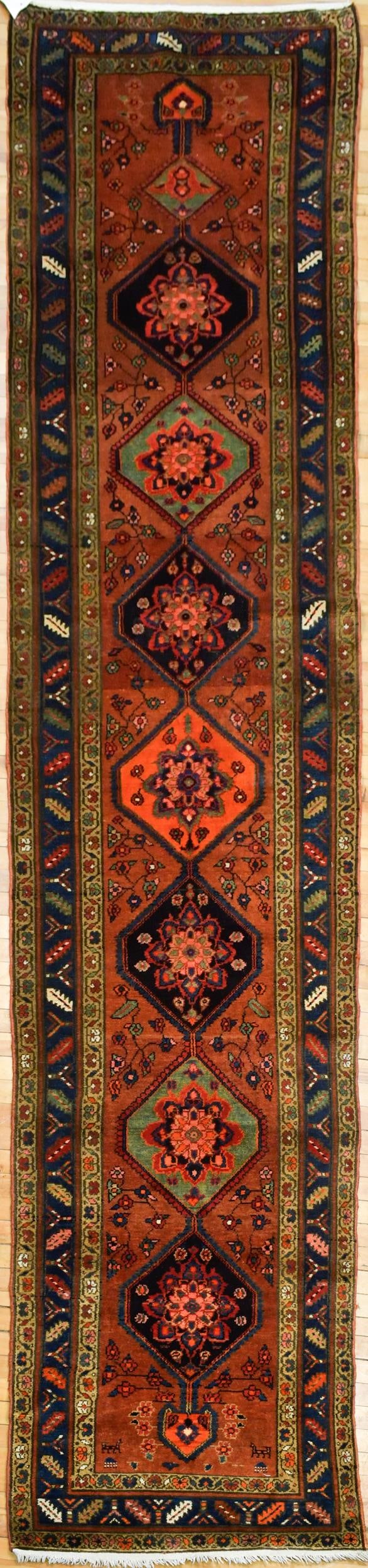 VINTAGE ORIENTAL RUNNER RUG. (1 of 6)