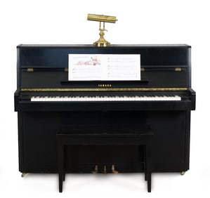 YAMAHA UPRIGHT PIANO.