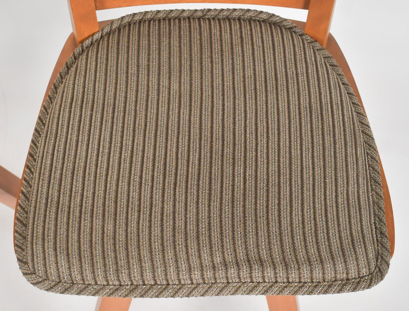 THREE 20TH C. CHERRY BAR STOOLS. - 2