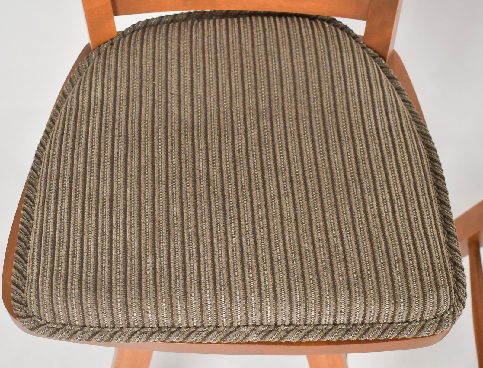 THREE 20TH C. CHERRY BAR STOOLS. - 5