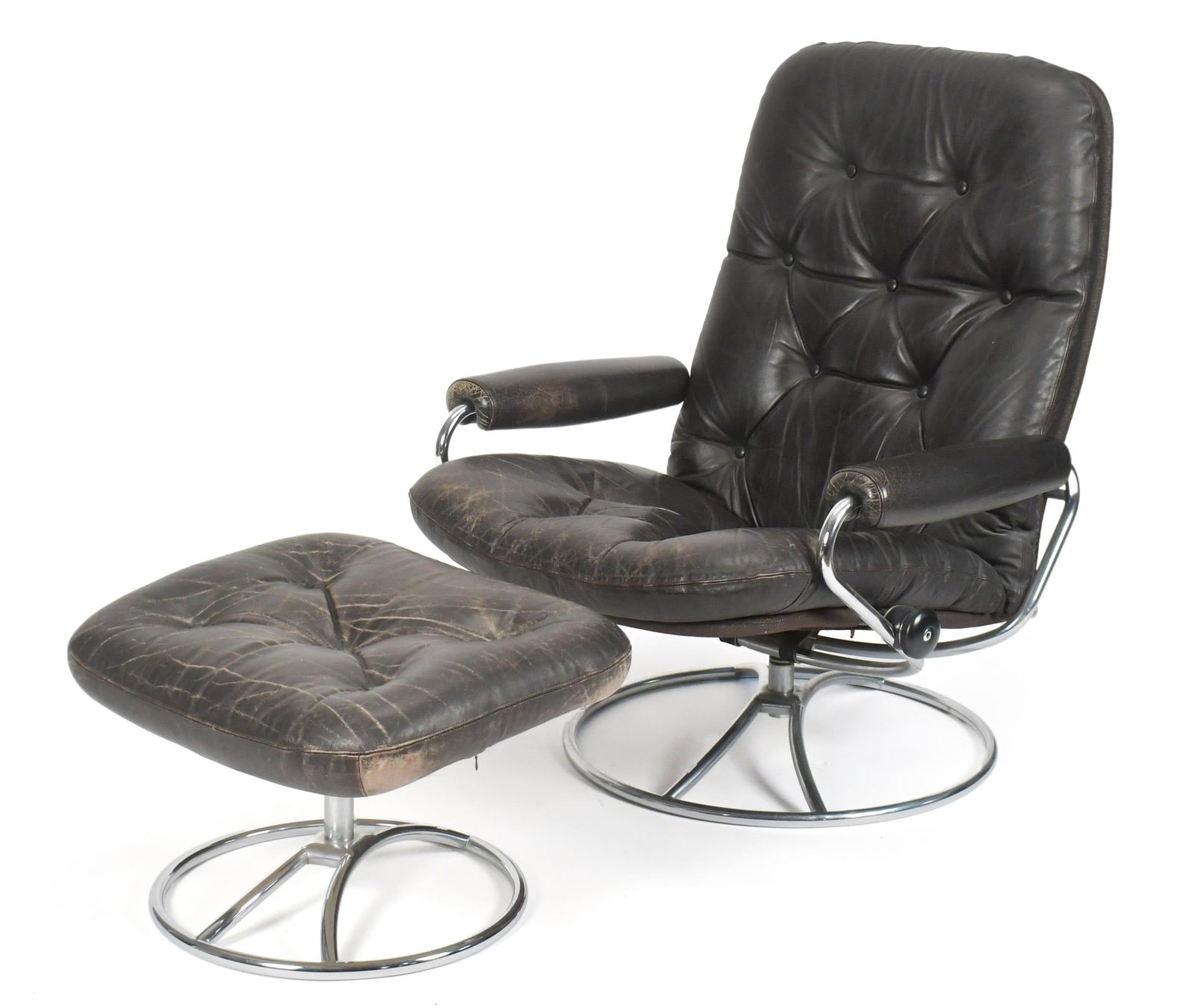 VINTAGE STRESSLESS LEATHER LOUNGE CHAIR AND OTTOMAN. (1 of 8)