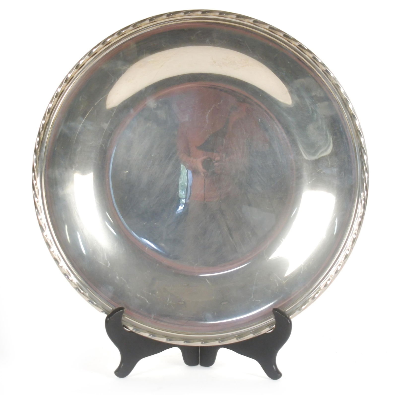 VINTAGE TOWLE STERLING CIRCULAR PLATTER.: A vintage Towle sterling circular platter, 13” dia, 20 oz t.