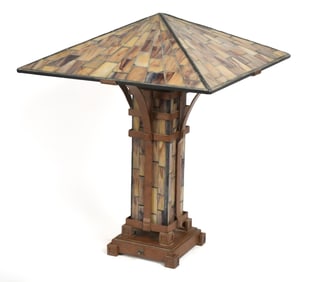 QUOIZEL ARTS & CRAFTS STYLE TABLE LAMP.