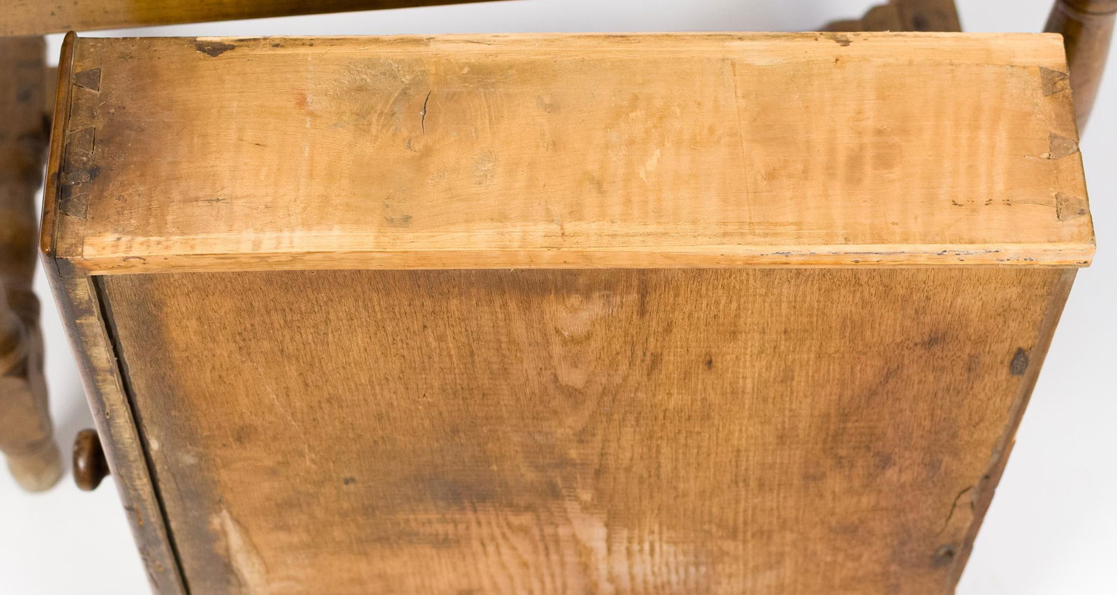 18TH C. MAPLE STRETCHER BASE TAVERN TABLE. - 7