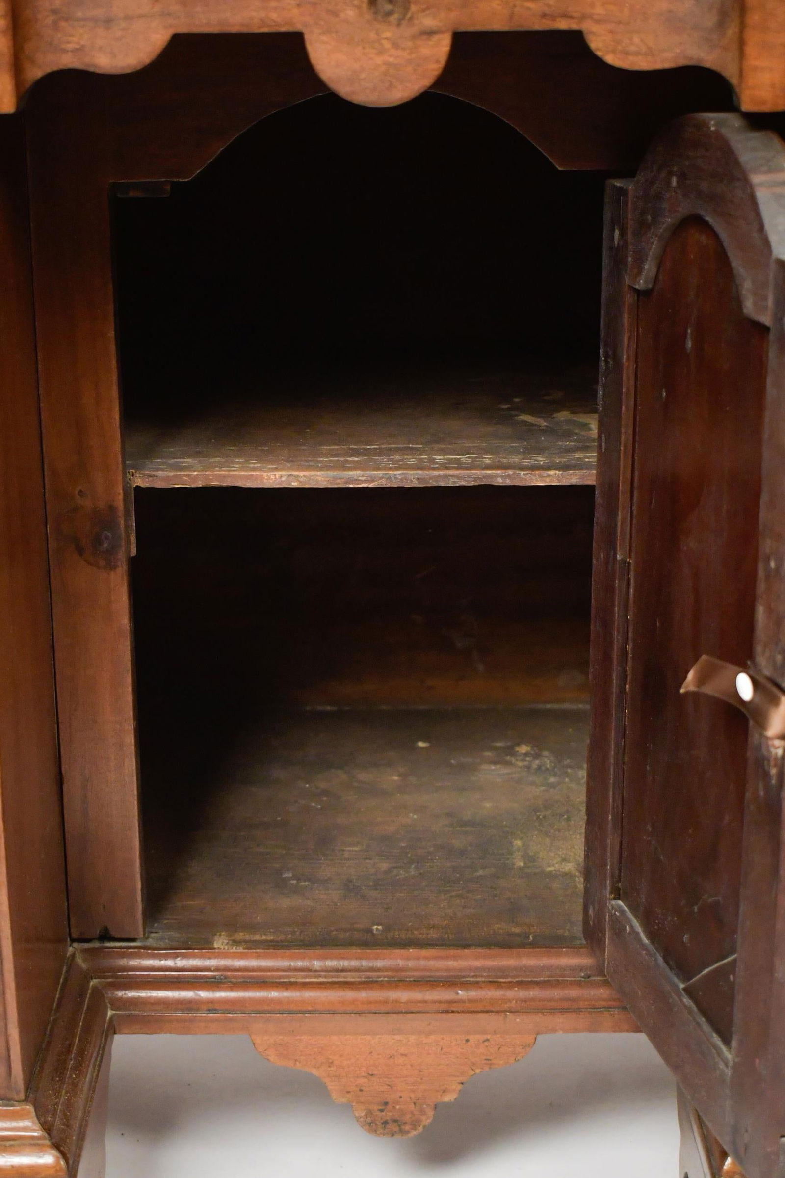 18TH C. MA CHIPPENDALE BLOCK FRONT DRESSING TABLE. - 8