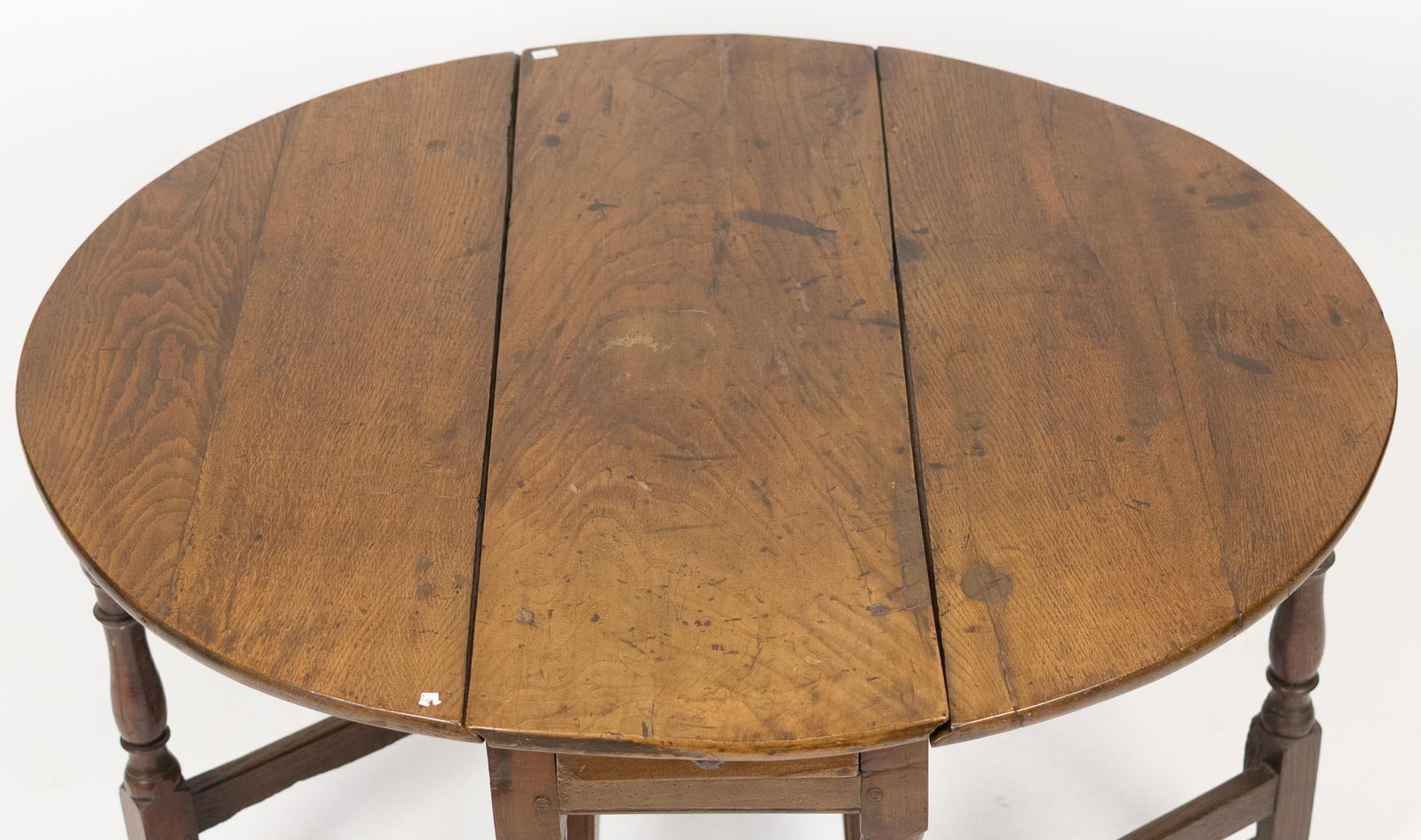 18TH C. SMALL SIZE OAK GATE LEG TABLE. - 4