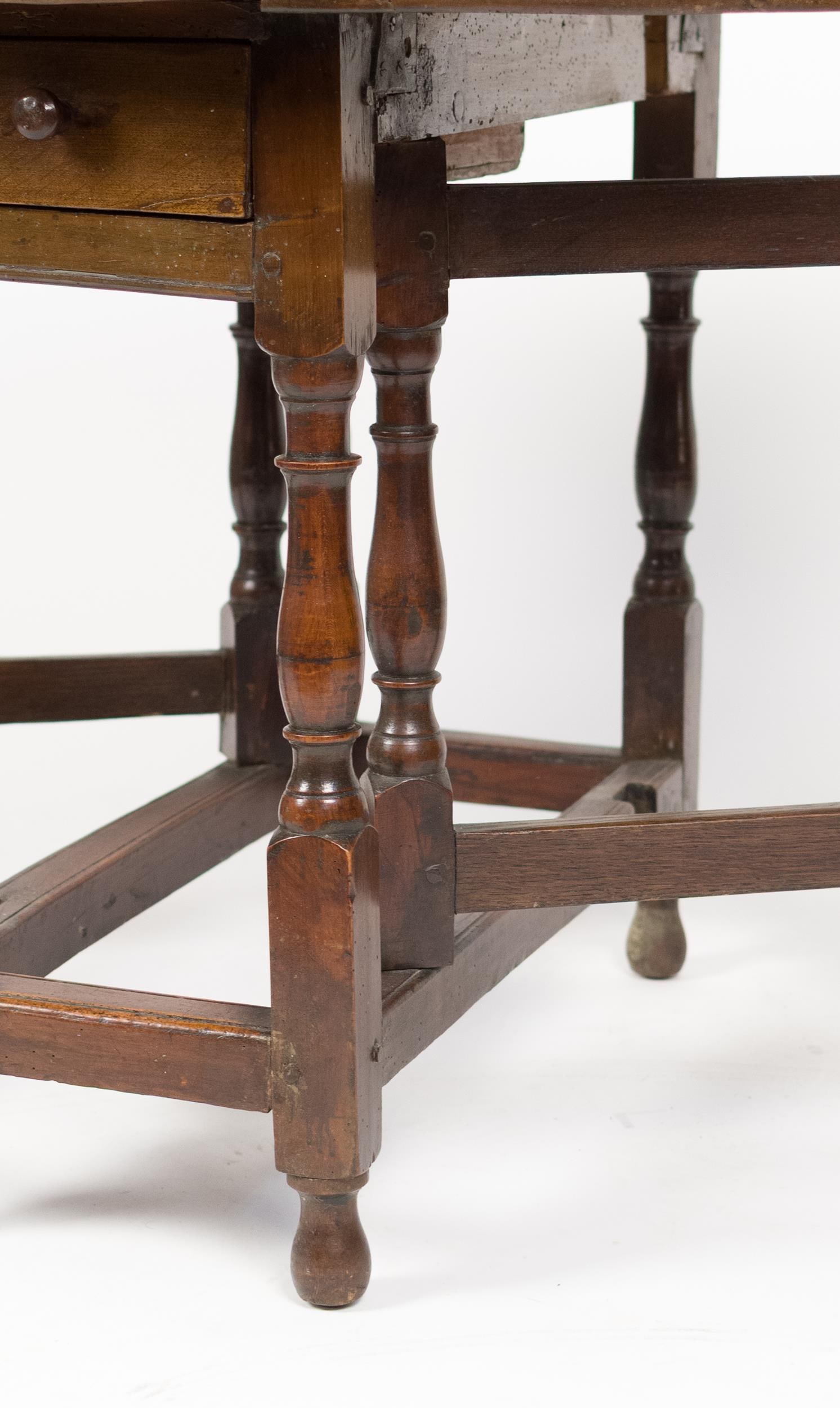 18TH C. SMALL SIZE OAK GATE LEG TABLE. - 6