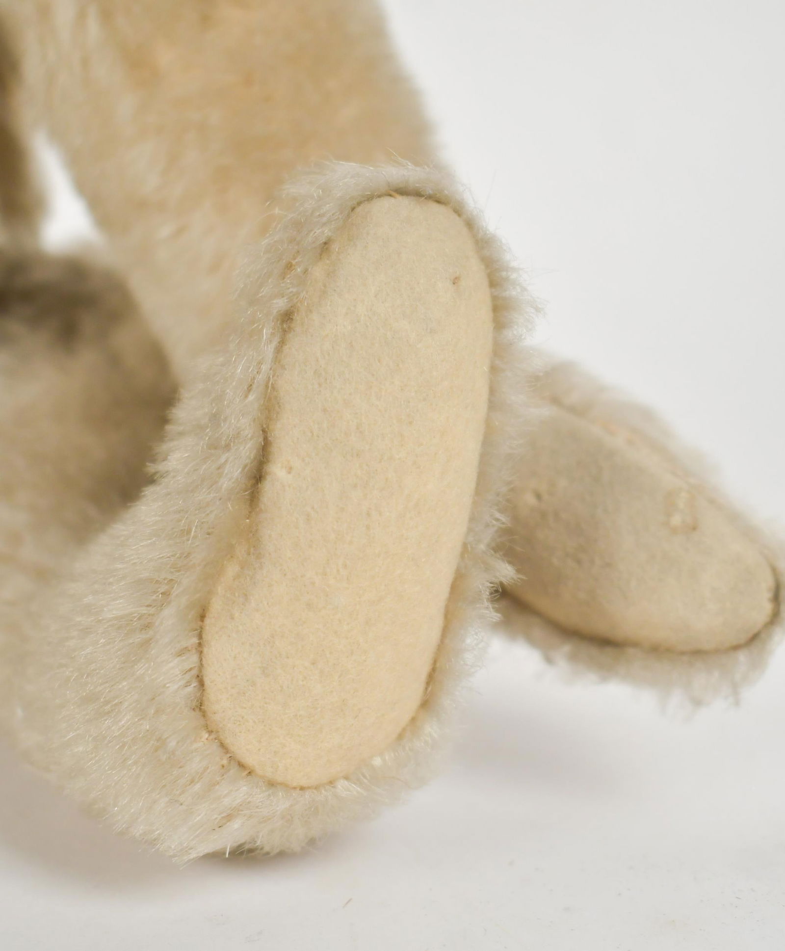 ANTIQUE GERMAN STEIFF TEDDY BEAR. - 12