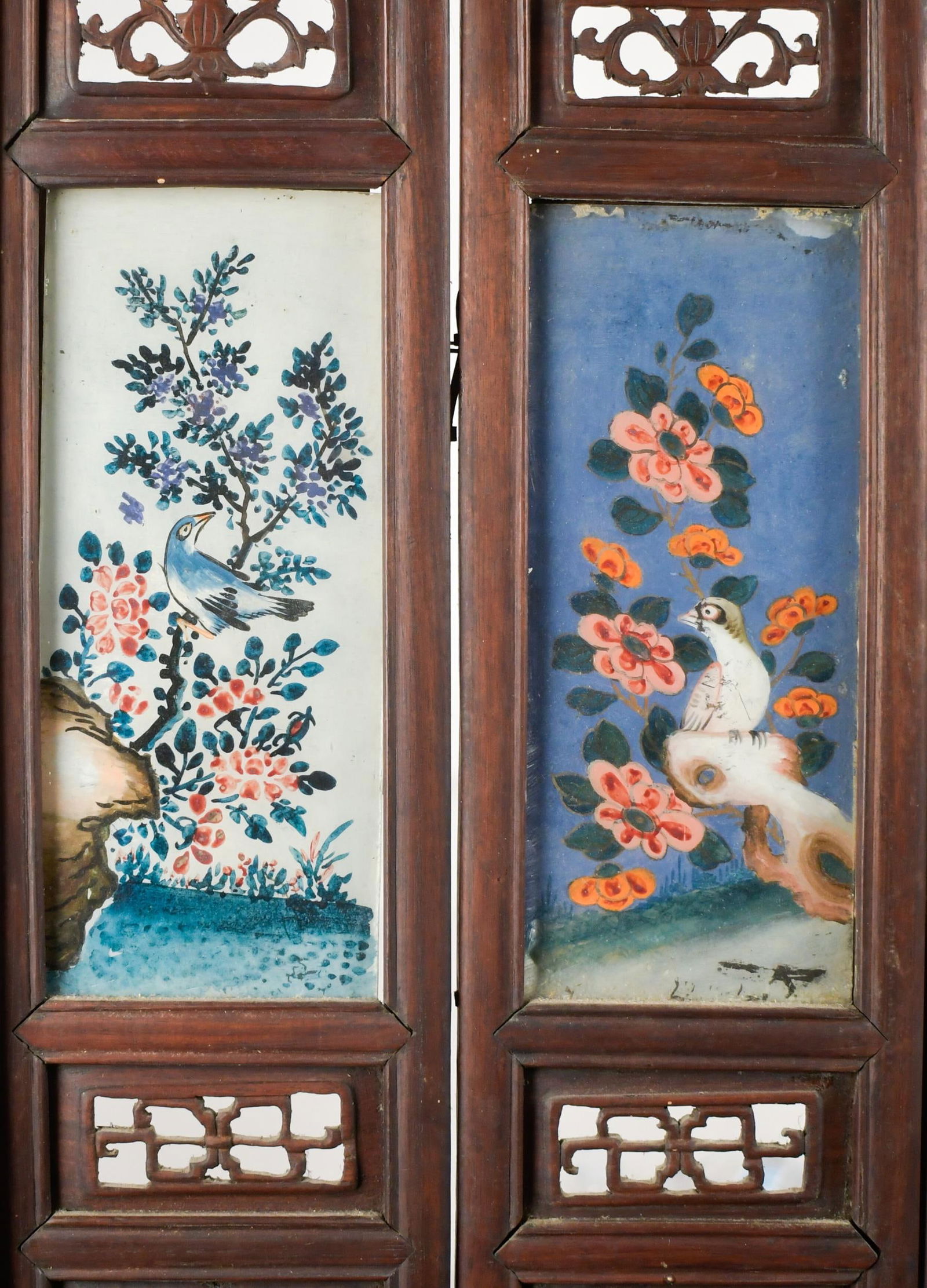 ANTIQUE REVERSE PAINTED CHINESE TABLE SCREEN. - 2