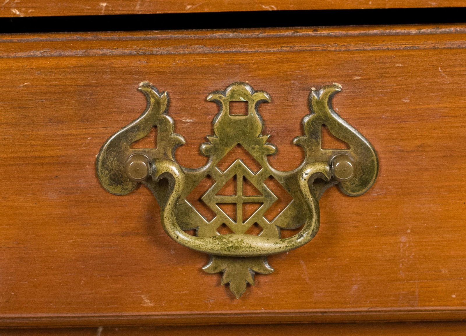 SMALL ANTIQUE PINE CORNER CABINET. - 3