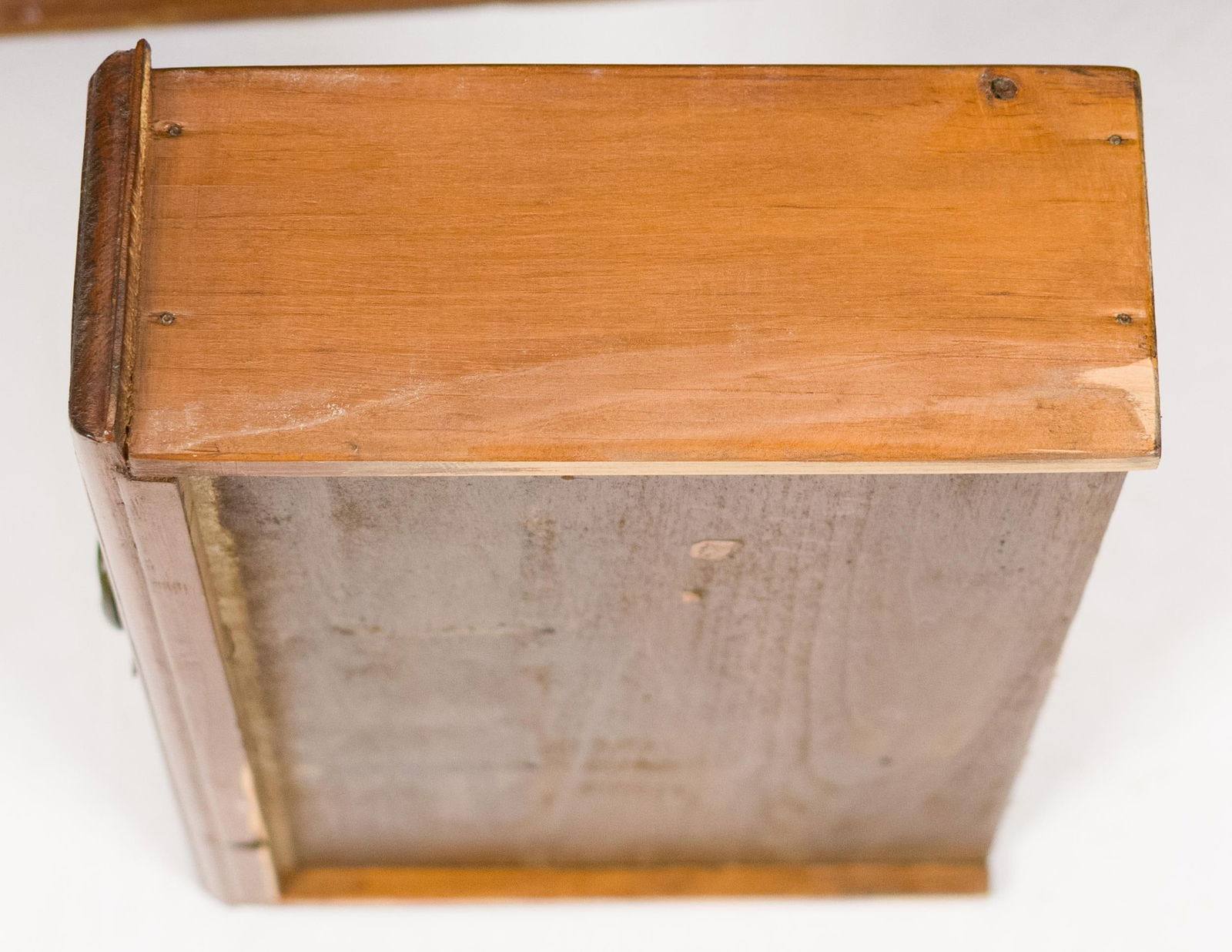 SMALL ANTIQUE PINE CORNER CABINET. - 7