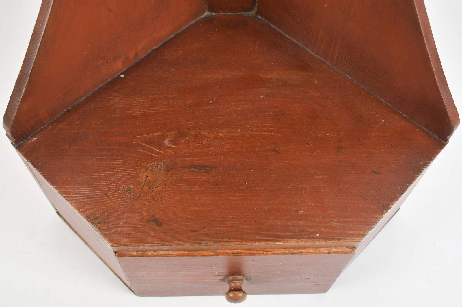 ANTIQUE RED PAINTED CORNER SHELF. - 2