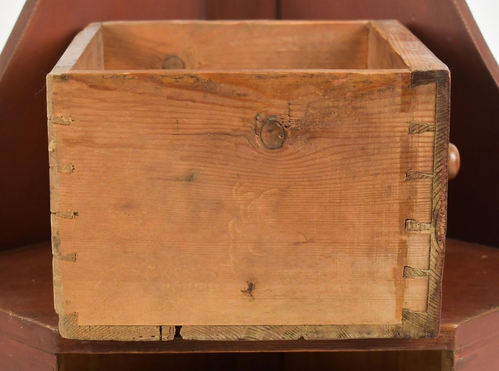 ANTIQUE RED PAINTED CORNER SHELF. - 6
