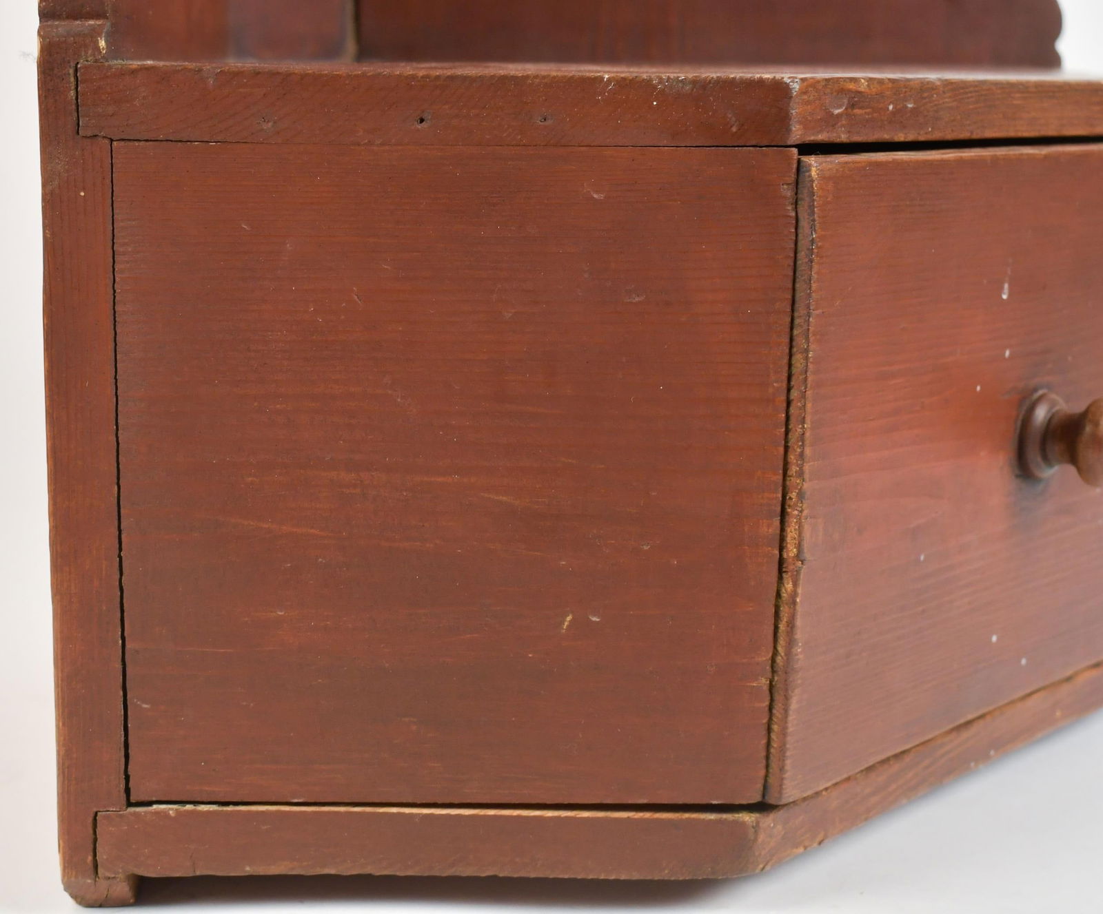 ANTIQUE RED PAINTED CORNER SHELF. - 8