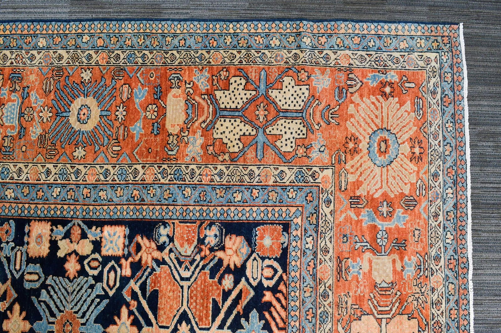 VINTAGE ORIENTAL ROOM SIZE RUG. - 2