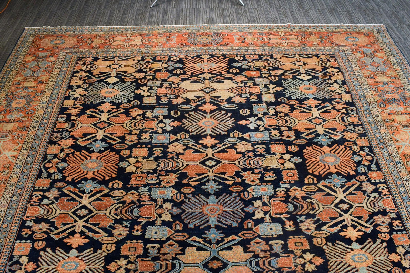 VINTAGE ORIENTAL ROOM SIZE RUG. - 4