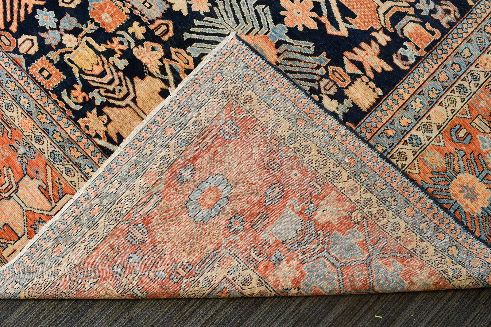 VINTAGE ORIENTAL ROOM SIZE RUG. - 6