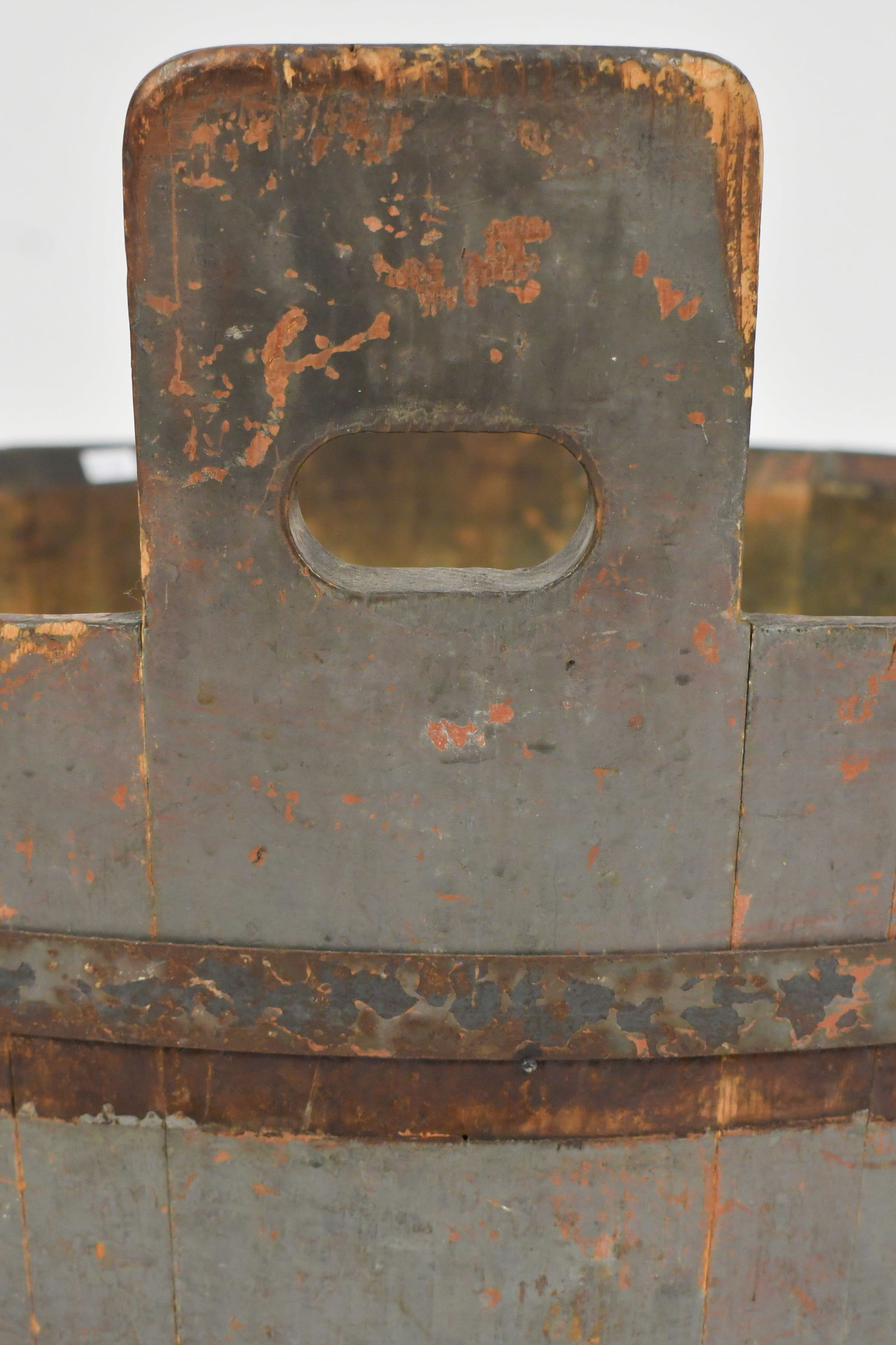 LARGE 19TH C. GRAY PAINTED TUB. - 3