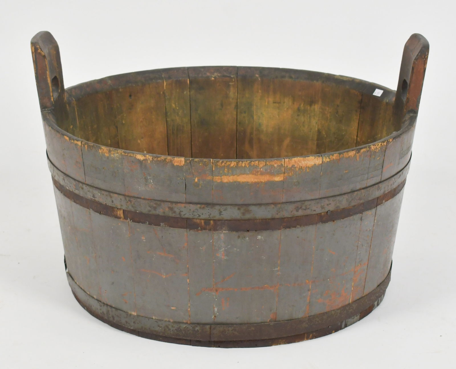 LARGE 19TH C. GRAY PAINTED TUB. - 4