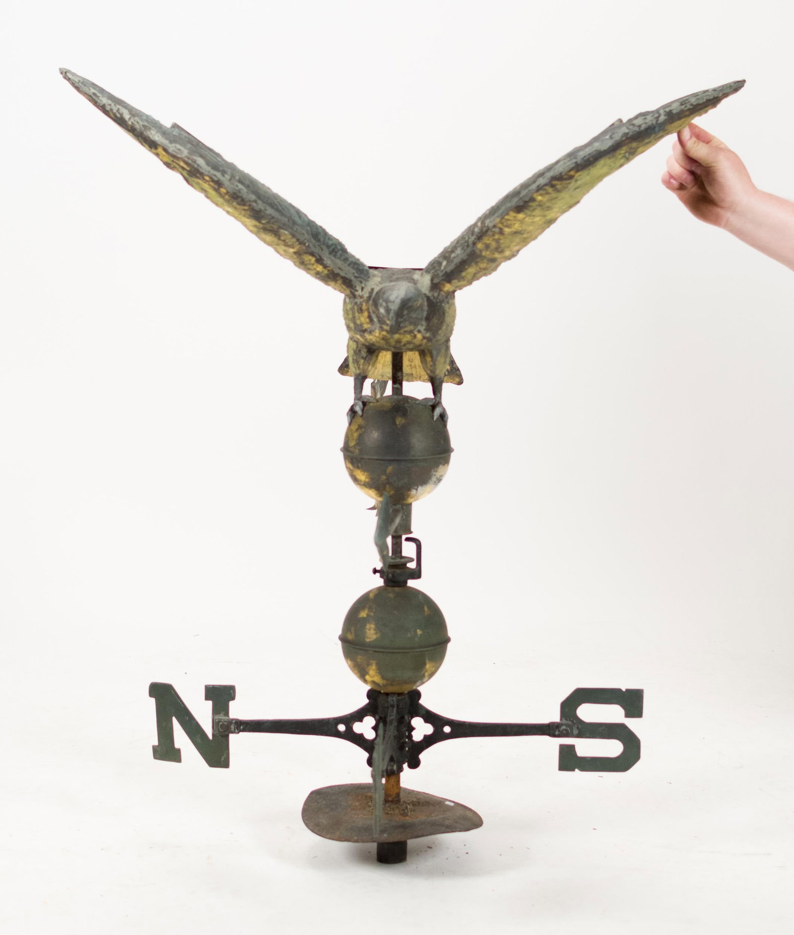 19TH C. COPPER EAGLE WEATHERVANE WITH GILT SURFACE. - 3