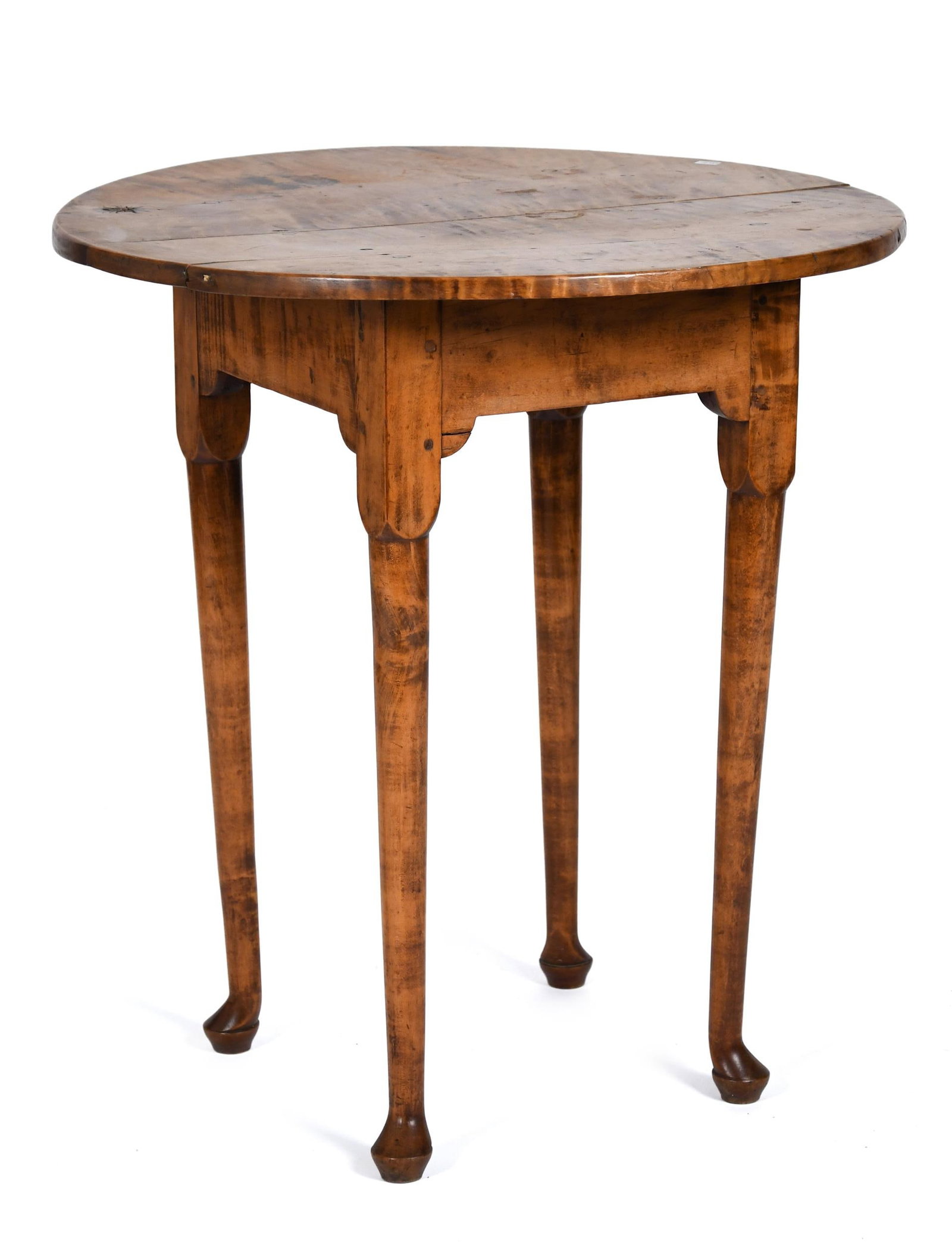 18TH C. NEW ENGLAND TIGER MAPLE TAP TABLE.: A ca. 1770 New England solid tiger maple circular top tap table on straight cabriole legs, ending in pad feet. 27”H x top 25” x 24.25”.