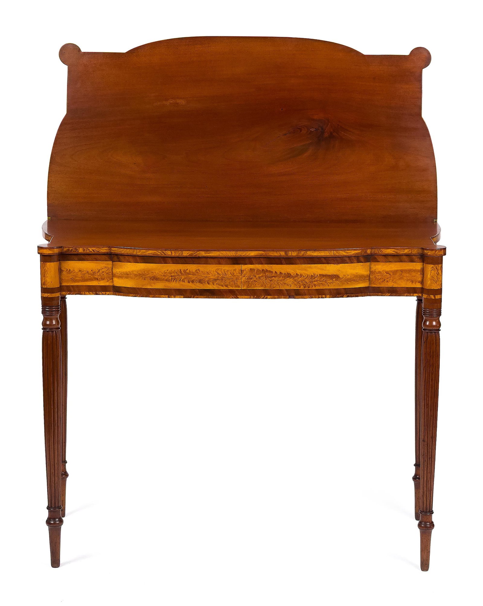 FINE PORTSMOUTH NH FEDERAL CARD TABLE.: A ca. 1810 Portsmouth New Hampshire Federal carved mahogany card table, with a birch inlaid shaped top, and a conforming apron having book matched feathered flame birch panels, on delicate bulbous ree