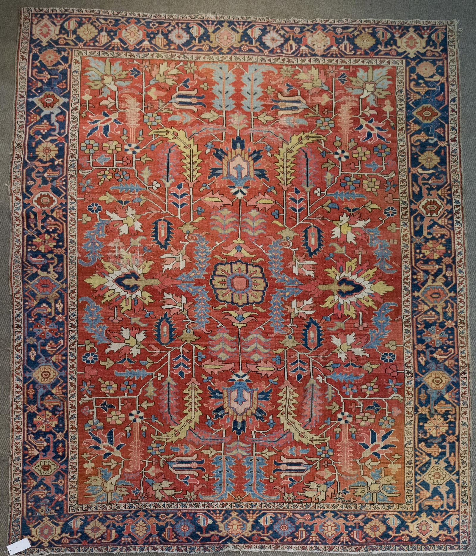 ANTIQUE ORIENTAL HERIZ ROOM SIZE RUG. (1 of 7)