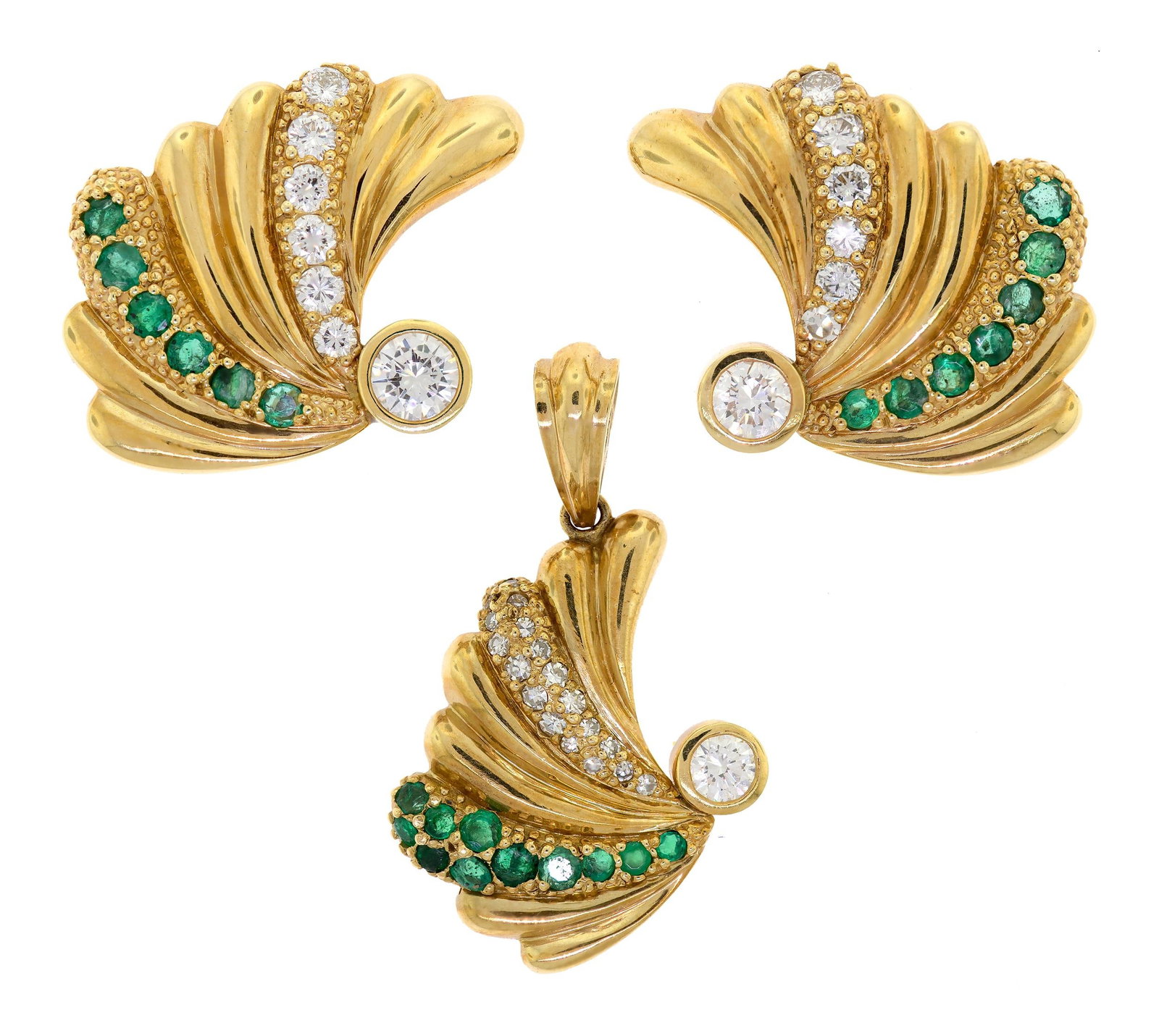 14K GOLD FAN DIAMOND & EMERALD EARRING & PEND. SET.: A matching set, 14k yellow gold (stamped), fan shaped post earrings with omega clip closures; and pendant set with approx. 3.30 ct. tw., round brilliant cut, natural diamonds of G-H color and VS clari