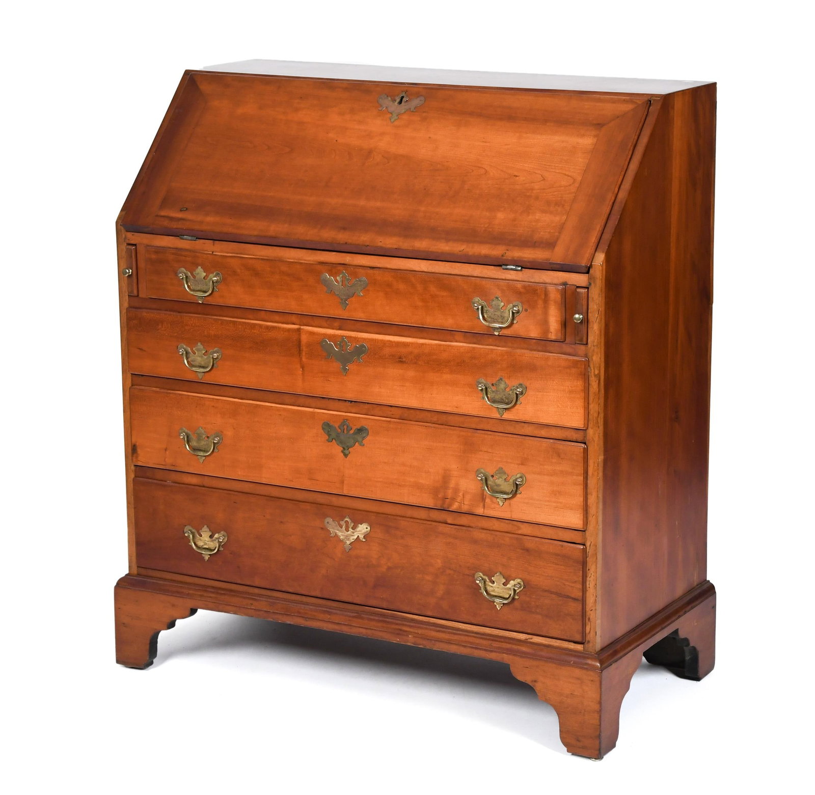 EARLY 19TH C. AMERICAN FEDERAL CHERRY SLANT LID DESK.: A ca. 1800 American solid cherry Federal New England slant lid desk of a diminutive scale. Desk with a hinged lid that opens to reveal a fitted desk interior of drawers over case with four drawers, on