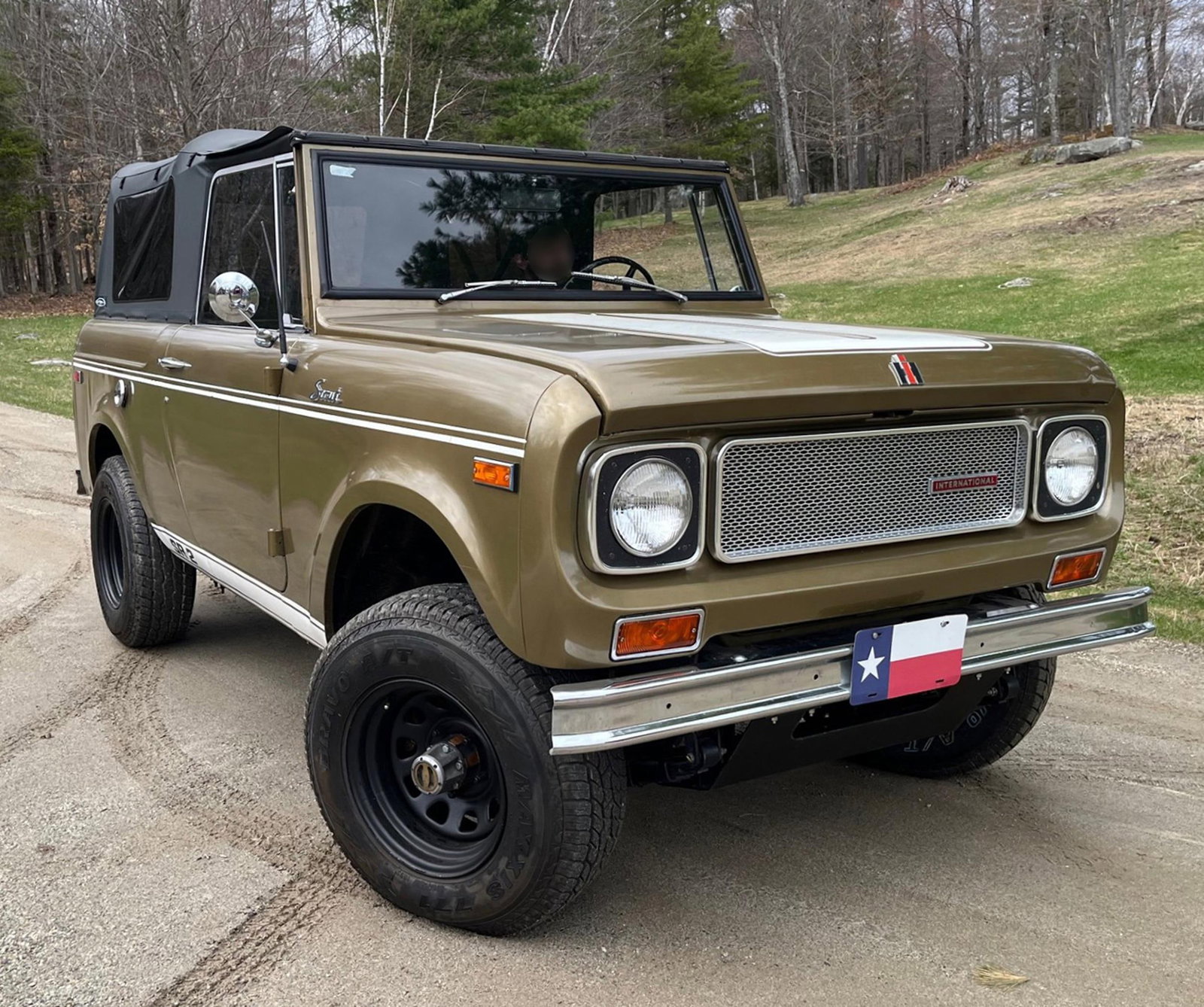 1970 INTERNATIONAL SCOUT 800A SR-2.: A rare (1 of 1,975) International Scout 800A Sr-2, referred to as ‘Goldies’ due to the limited production in this distinctive Burnished Gold paint, with a 304cc 5.0L V8, title, and extensi