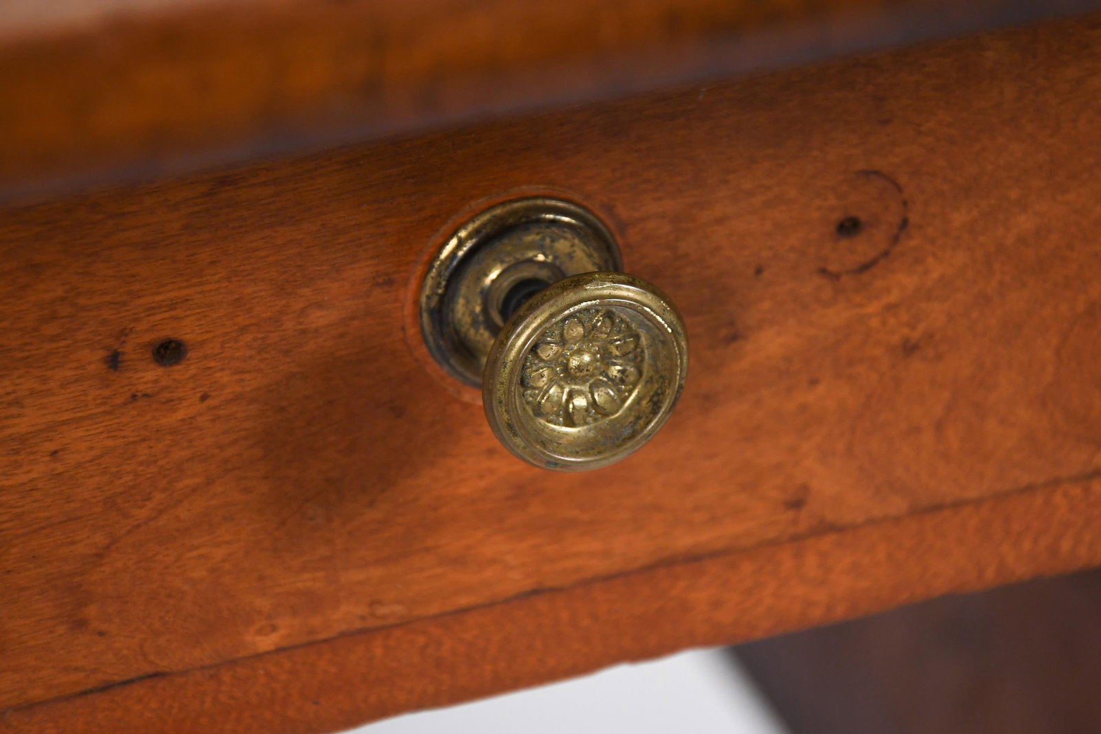 19TH C. NEW ENGLAND TIGER MAPLE WORK TABLE. - 4