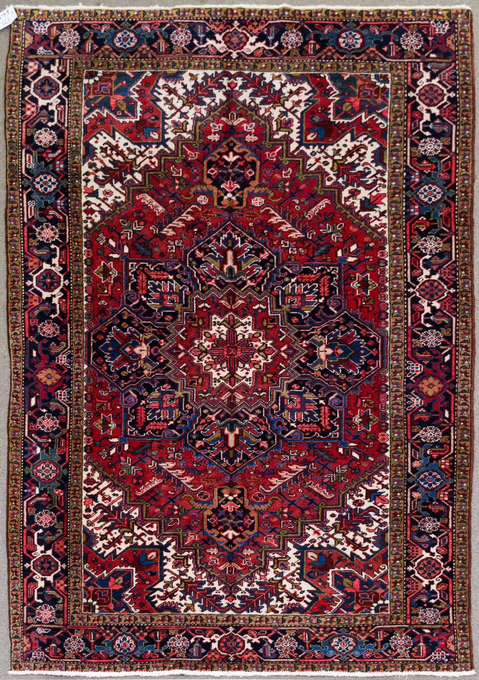 VINTAGE ORIENTAL HERIZ SMALL ROOM SIZE RUG. (1 of 7)