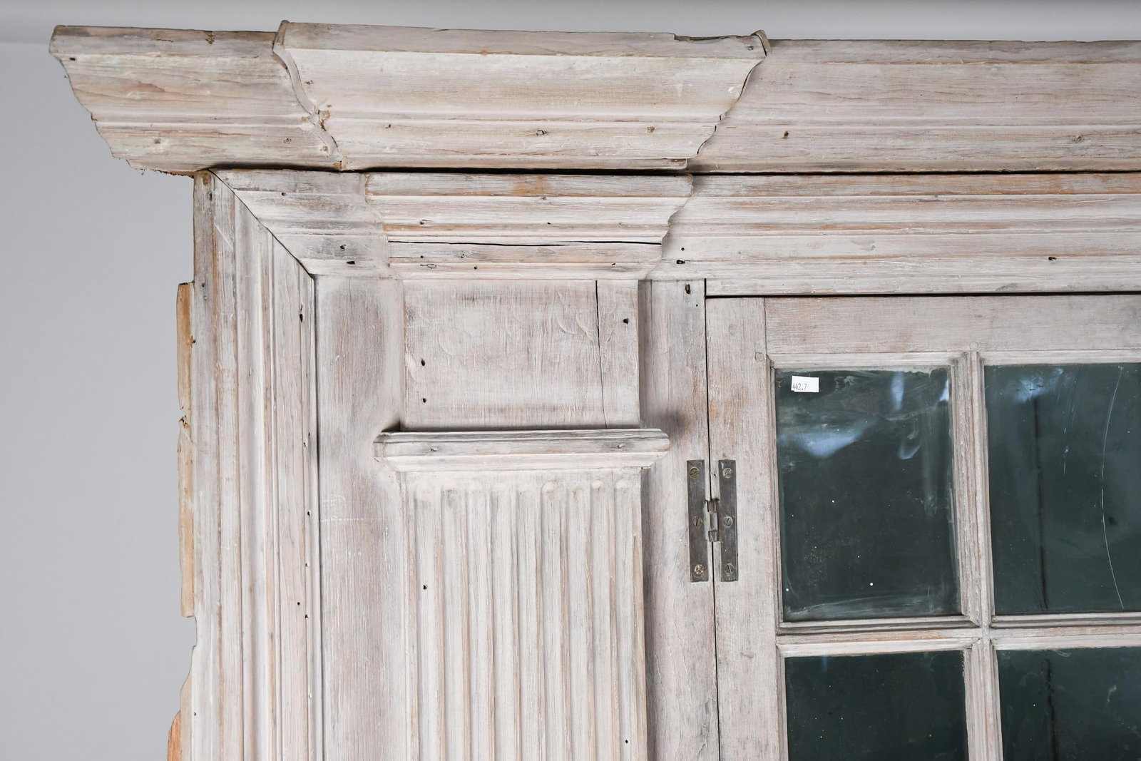 RARE MID 18TH C. ARCHITECTURAL PINE CORNER CUPBOARD. - 3