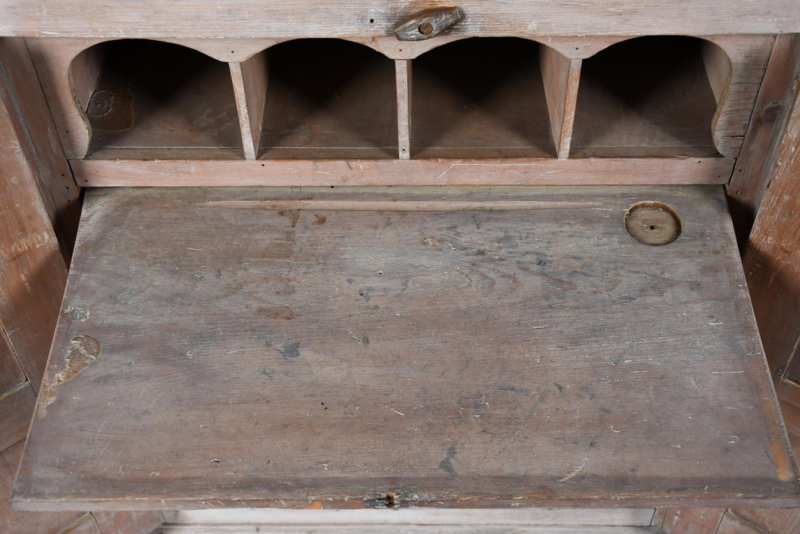 RARE MID 18TH C. ARCHITECTURAL PINE CORNER CUPBOARD. - 8