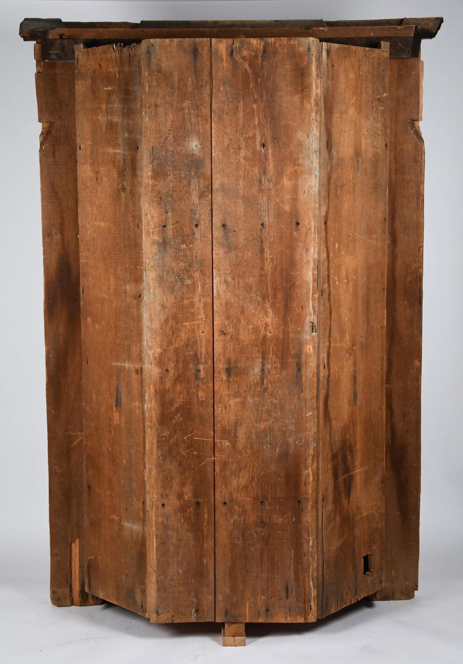 RARE MID 18TH C. ARCHITECTURAL PINE CORNER CUPBOARD. - 9
