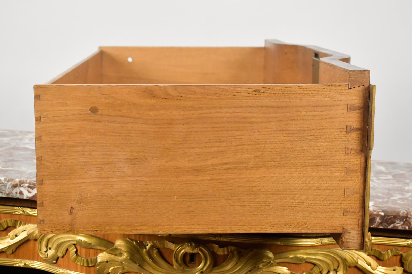 IMPORTANT FRENCH LINKE WORKSHOP SIGNED COMMODE. - 9