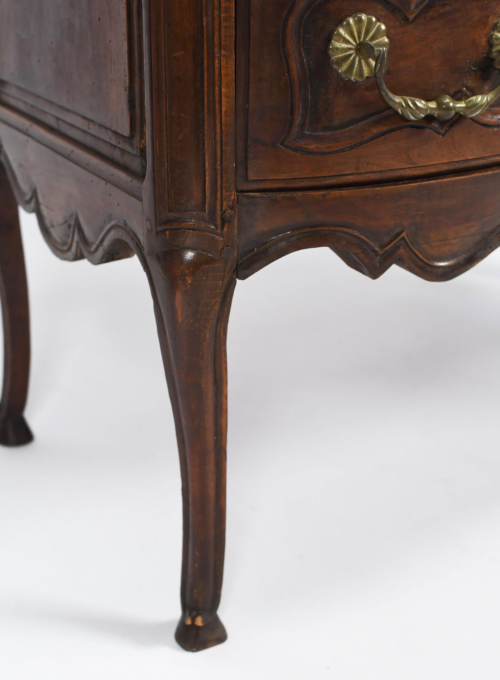 18TH C. ITALIAN WALNUT COMMODE. - 10