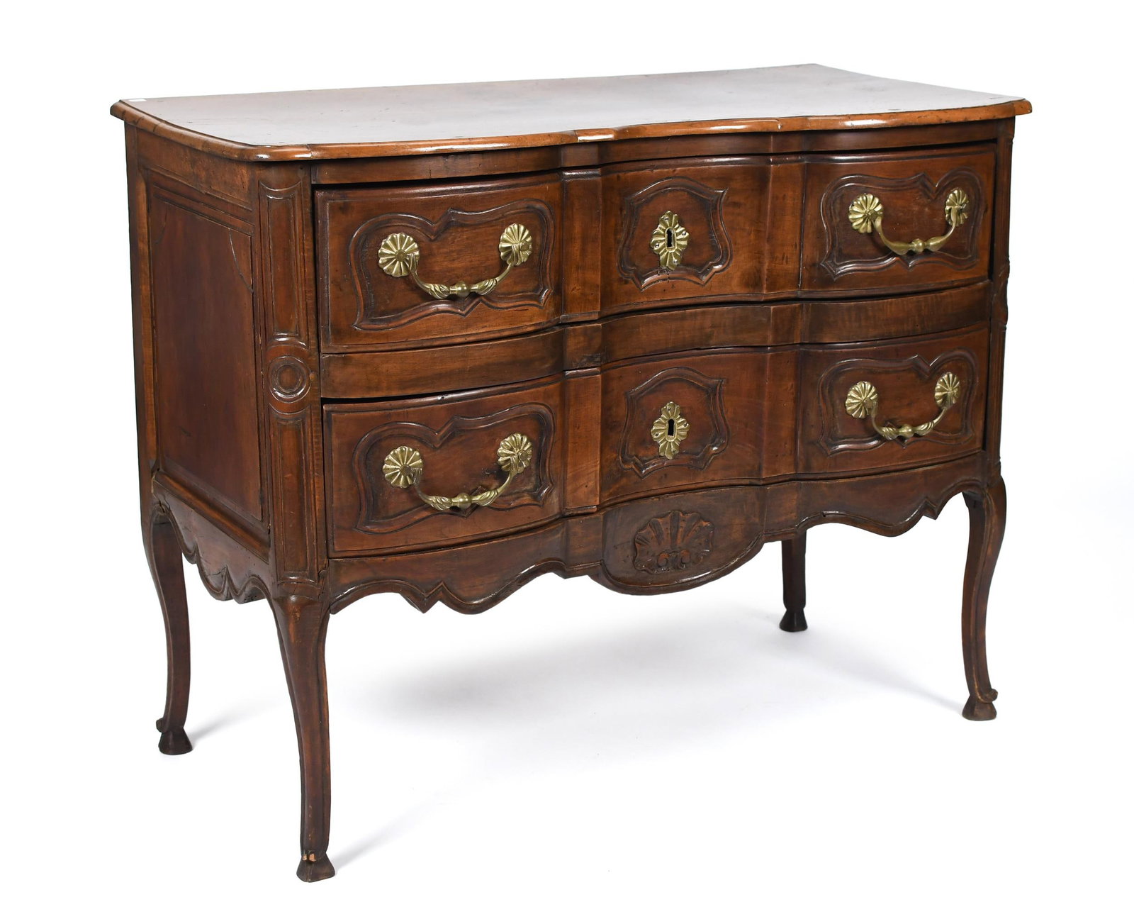 18TH C. ITALIAN WALNUT COMMODE. (1 of 10)