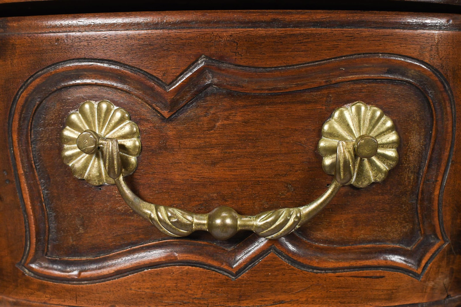 18TH C. ITALIAN WALNUT COMMODE. - 4