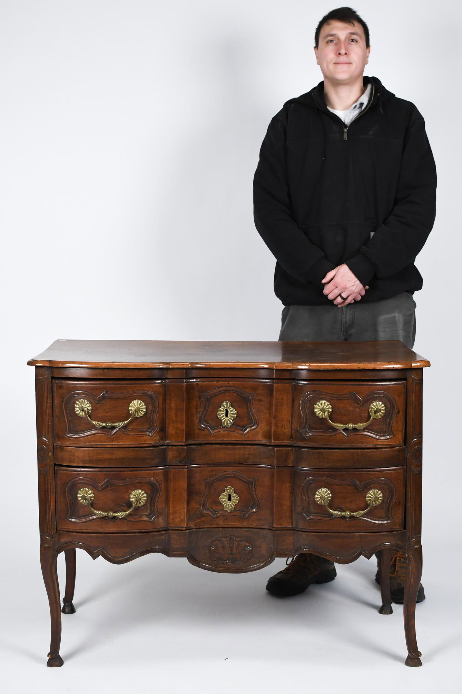 18TH C. ITALIAN WALNUT COMMODE. - 8