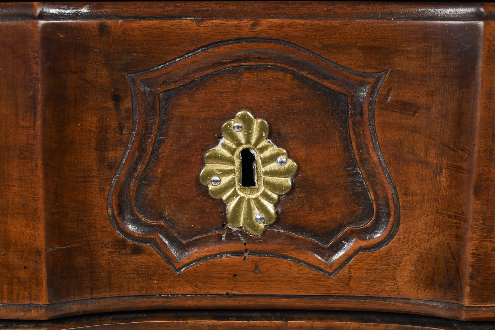 18TH C. ITALIAN WALNUT COMMODE. - 9