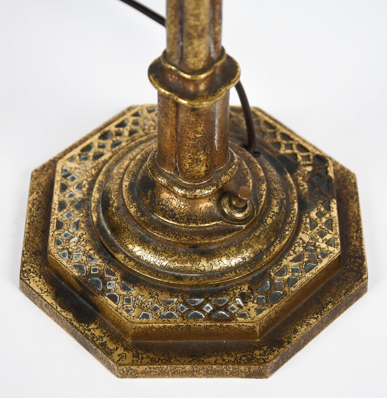 ANTIQUE TIFFANY STUDIOS TABLE LAMP. - 5