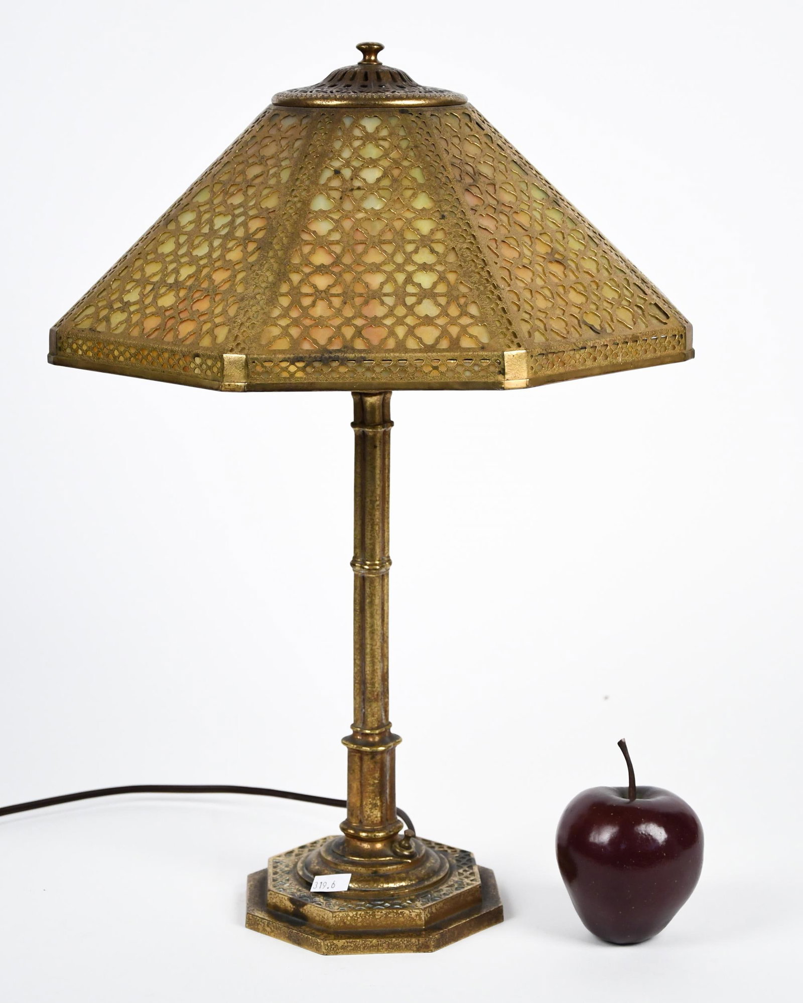 ANTIQUE TIFFANY STUDIOS TABLE LAMP. - 8