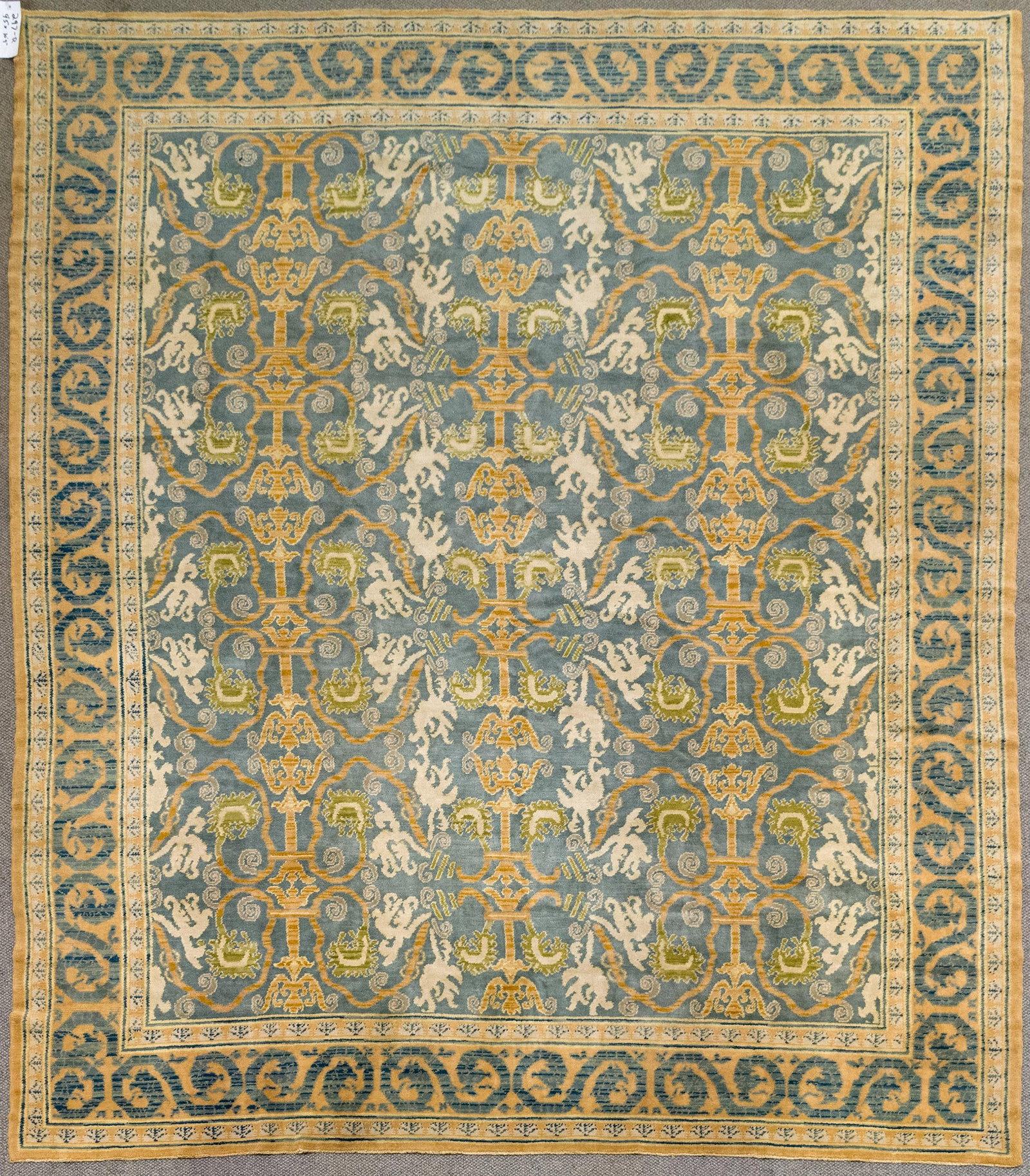 VINTAGE ORIENTAL SPANISH/FRANCO ERA ROOM SIZE RUG. (1 of 7)