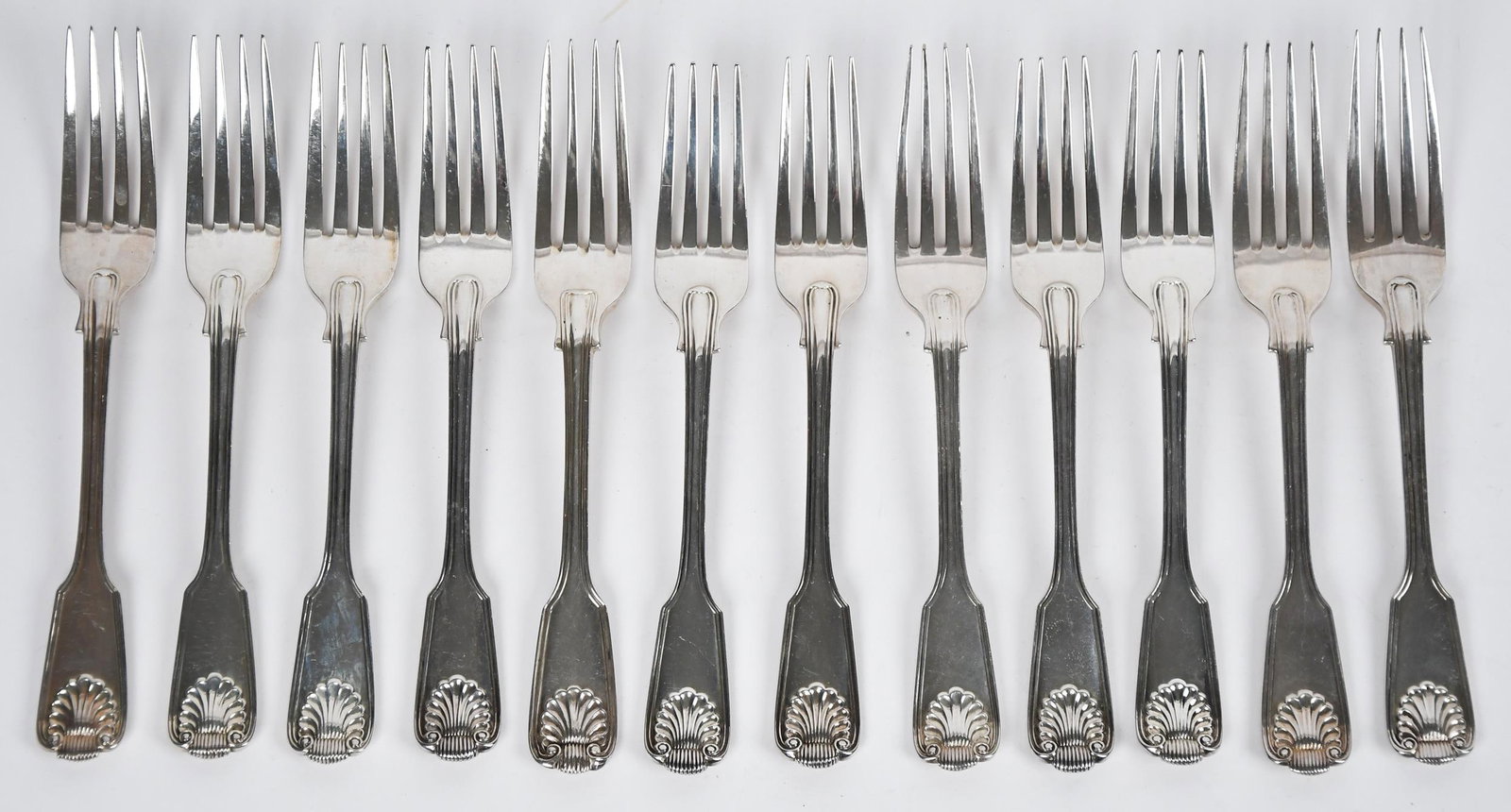 ENGLISH SHELL PATTERN STERLING FLATWARE SET. - 3
