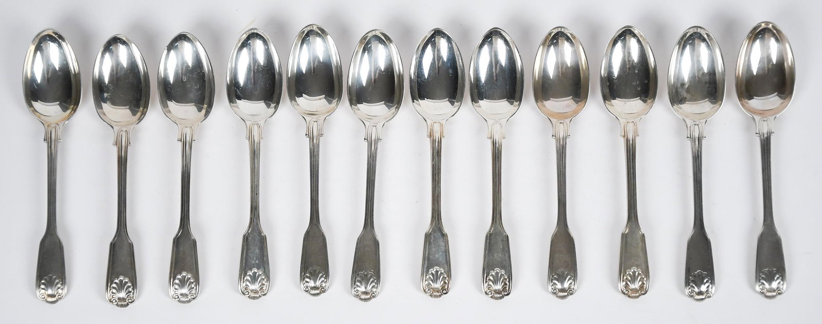 ENGLISH SHELL PATTERN STERLING FLATWARE SET. - 5